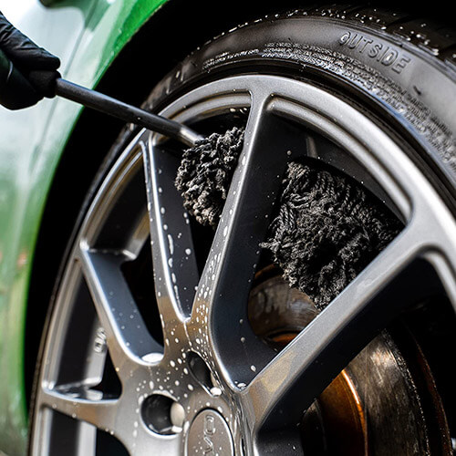 Perie – Meguiar’s Supreme Angled Wheel Brush