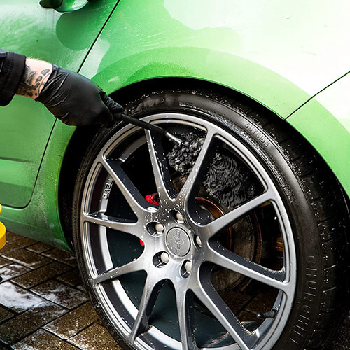 Perie – Meguiar’s Supreme Angled Wheel Brush