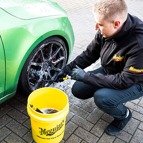 Perie – Meguiar’s Supreme Angled Wheel Brush